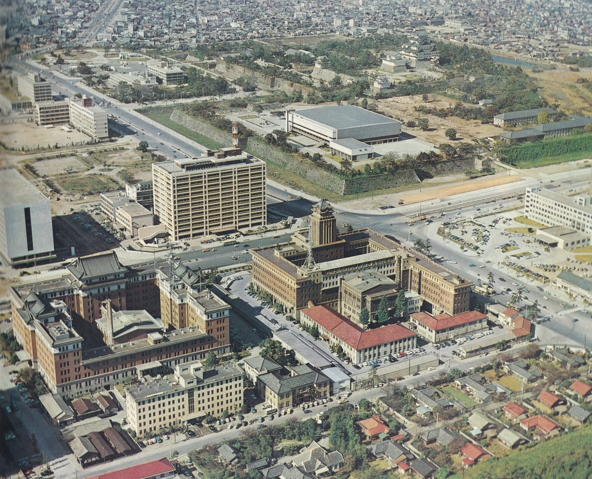 TIMEkxgms's tweet photo. 1967年　愛知県庁舎 https://t.co/FZjO2nhKSu