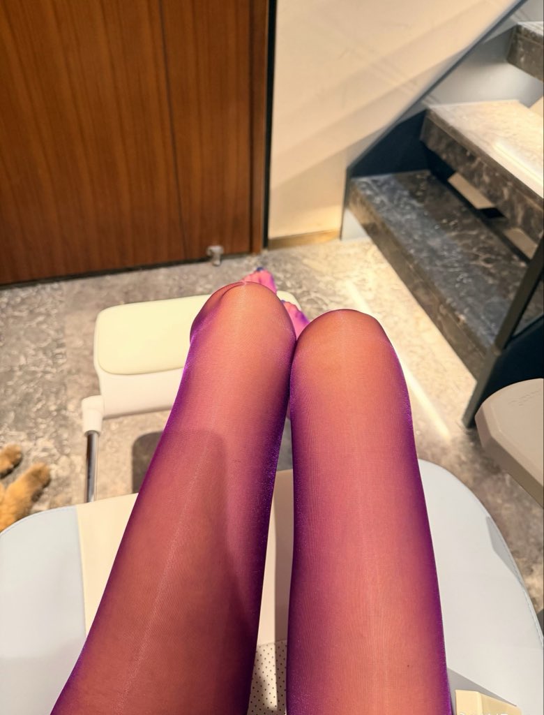 ToddProphets's tweet photo. I wish she just took off her shoes and let me sniff her nylon feet. 👃👅 https://t.co/BH8q2ncybW