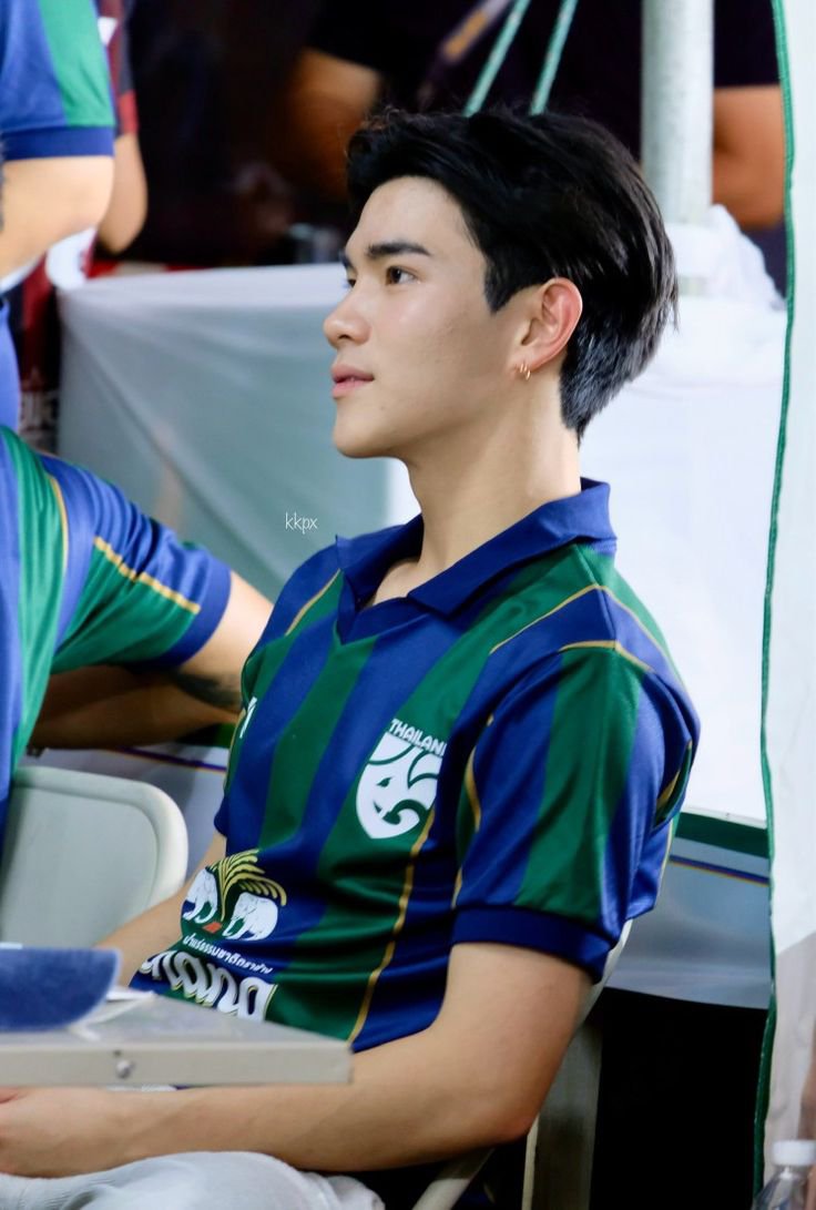sunflowieslover's tweet photo. What if in another universe:
Fot jadi pemain bola yg bandel selalu latihan keras dan gem jadi dokternya yang selalu ngomelin pasiennya yg nakal 😌 https://t.co/KI8r9ykSEY