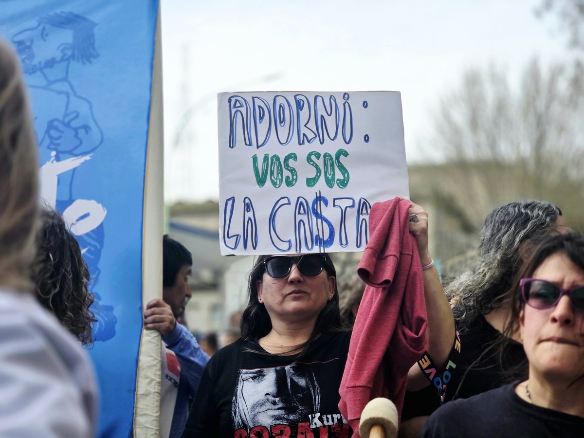 eternapancito's tweet photo. Repudio a Milei en Bahía Blanca 

📸 Registro para @CoopTrafkintu https://t.co/IRJs9ZokrD