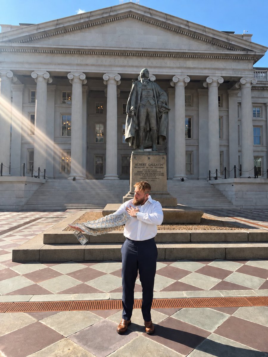 jakepaul's tweet photo. If Elon so rich how come I never seen him do a money spread in front of the treasury? @elonmusk https://t.co/gQ9On3I4mH