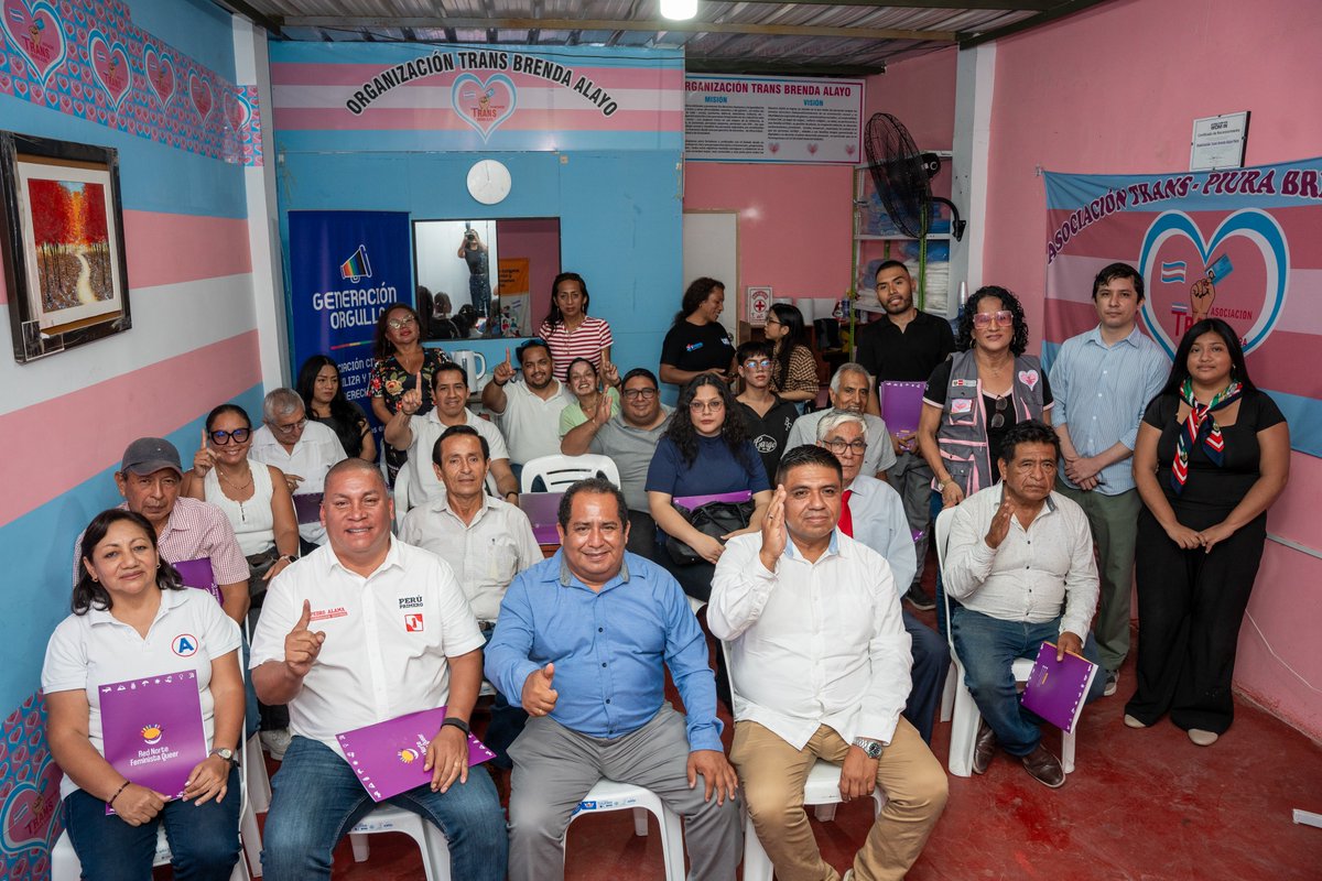 generaorgullo's tweet photo. 🏳️‍🌈 Cinco partidos políticos que postulan al @GobiernoPiura participaron en la Firma de la Agenda por la Igualdad.

David Collazos, Pedro Alama, Gerardo Cabrera, Teresa Calva y Pablo Goicochea recibieron propuestas de la población LGBT+ y mujeres en su diversidad.🤝 https://t.co/0hslqRg4PM
