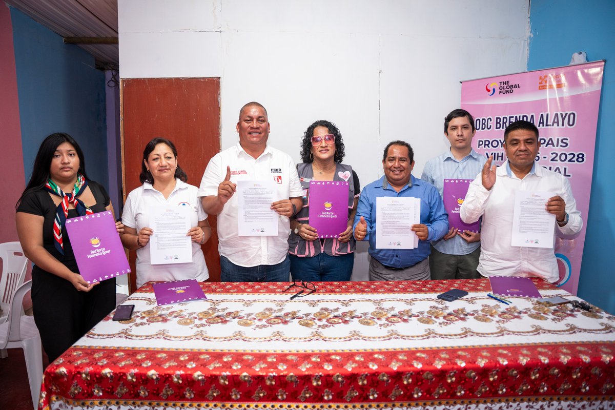 generaorgullo's tweet photo. 🏳️‍🌈 Cinco partidos políticos que postulan al @GobiernoPiura participaron en la Firma de la Agenda por la Igualdad.

David Collazos, Pedro Alama, Gerardo Cabrera, Teresa Calva y Pablo Goicochea recibieron propuestas de la población LGBT+ y mujeres en su diversidad.🤝 https://t.co/0hslqRg4PM