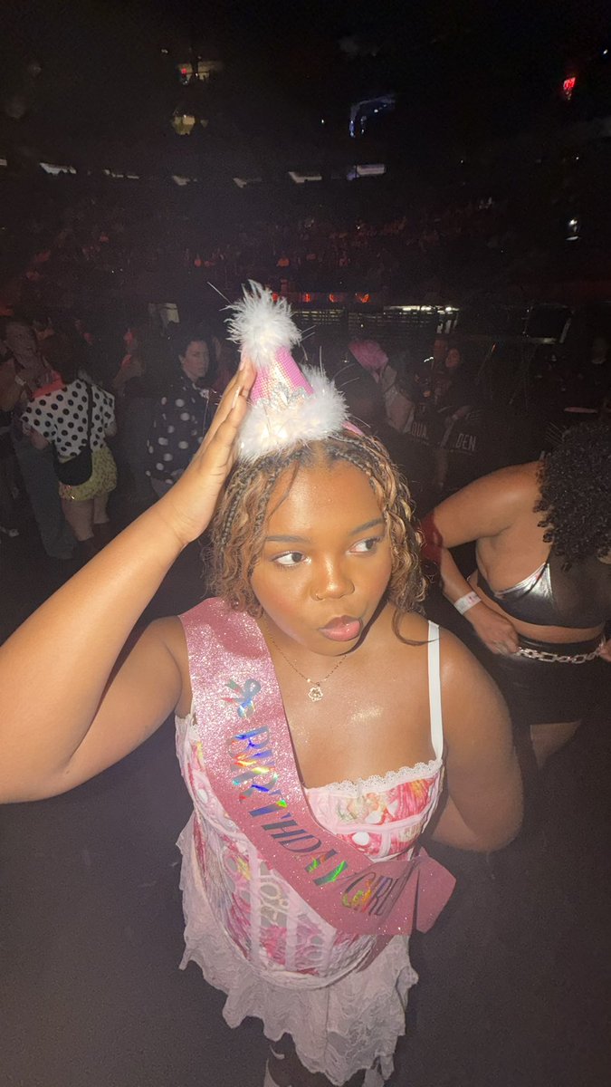 oliviahaggie's tweet photo. Somebody gotta have a birthday show! https://t.co/yi9nBj1ATX