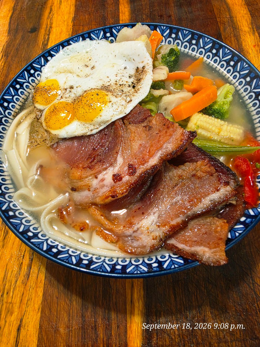 Raix43512345's tweet photo. @c4credit crispy pork ramen thing i threw together with quail eggs and mixed veggies https://t.co/72CQmAK4iJ