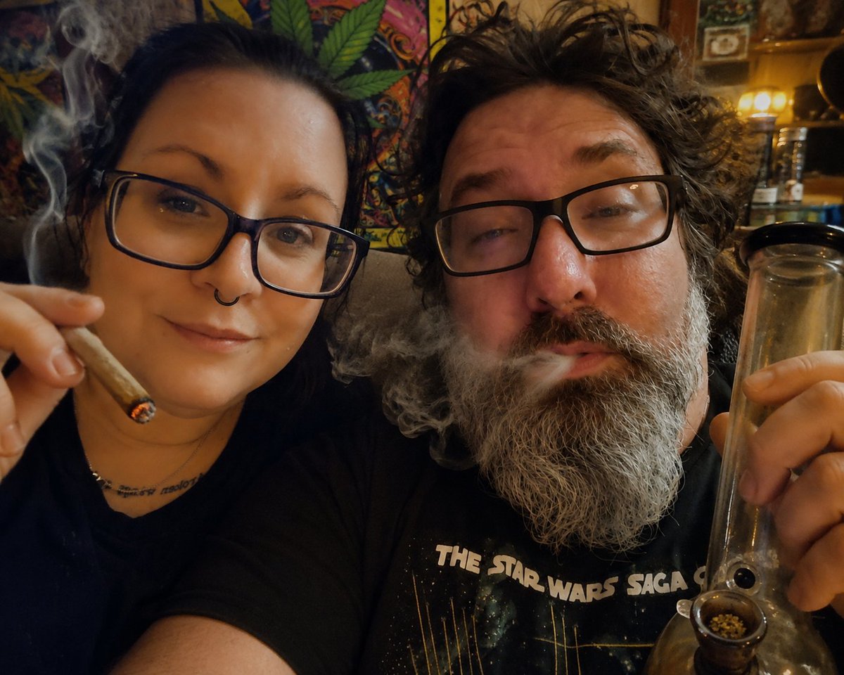 Darth_Pingu's tweet photo. #MyOasisWouldBe getting stoned with @NerdyCheeseCurd https://t.co/vc5kxFFYas