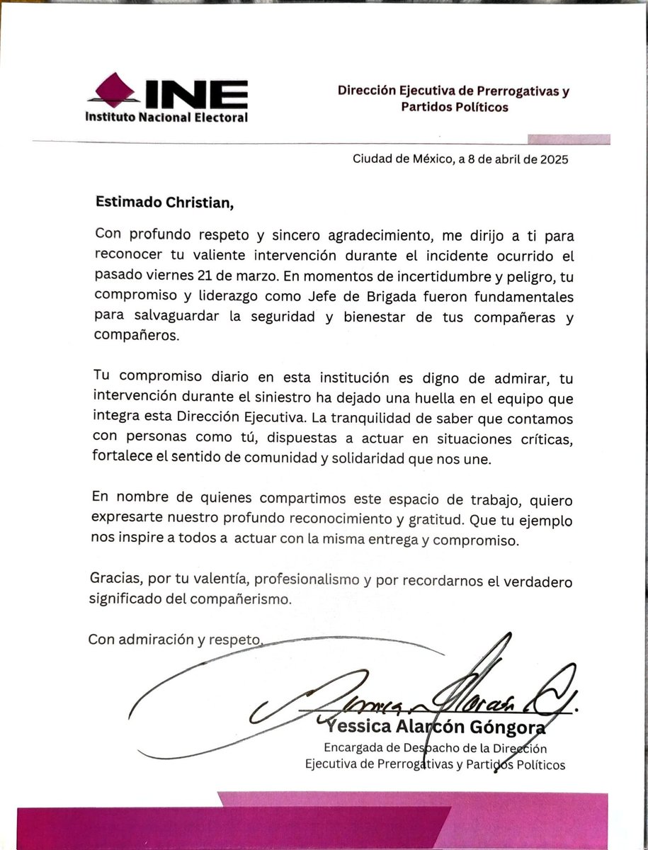 moni_calles's tweet photo. 🚨El INE acosa, el INE miente, el INE protege el abuso.🚨

Con la autorización de la víctima, publicamos una parte de los audios que grabó para probar que fue amenazado para obtener su renuncia.

Es el caso de un trabajador que fue reconocido por haber intervenido y arriesgado su vida al apagar un incendio en el @INEMexico. 

Meses después, pidió licencia por paternidad y comenzó el hostigamiento, porque para sus "jefas" eso eran "vacaciones".

Esos audios forman parte del expediente SUP-JLI-27/2025.

Ahí se escucha funcionarios del INE de alto nivel:

✓ Yessica Alarcón Góngora.
✓ Andrea Gutiérrez Sánchez.
✓Pedro Josef Moisés Gasca Pineda.

En la grabación se evidencia la presión para forzar una renuncia mediante la amenaza de congelar pagos, iniciar procedimientos sancionadores y DENUNCIAS PENALES (claro, como en mi caso, sin pruebas e inventando delitos). 

El fallo del expediente determinó la NULIDAD DE LA RENUNCIA al haber sido obtenida bajo coacción y amenaza.  

La grabación se consideró LÍCITA y auténtica por el Tribunal Electoral, tras un peritaje, porque los funcionarios del INE mintieron ante el Tribunal al negar su autenticidad.

El contenido de los audios expone  la forma de obtener renuncias.

🔴AUDIO 1: Se advierten la presión para forzar la renuncia.

🔴AUDIO 2: Yessica Alarcón Góngora hizo regresar al trabajador a la oficina a cubrir guardias fuera de horario (pese a que se había accidentado en motocicleta) con la única intención de hostigarlo e indagar su vida personal, cuestionándolo sobre supuestos vínculos afectivos o familiares. 

No existía tal vínculo y, aun si hubiese existido, no configuraba ninguna infracción ni conflicto de interés.

A pesar de todo esto, el @INEMexico ha mantenido el caso en total impunidad. No investigó los hechos, a nadie sancionó y estos abusos continúan ocurriendo. 👇

@Presidencia_INE @C_Humphrey_J @NormaIreneD @RitaBellLpz @Montano_Ventura @Uuckib @MartinFazMora @Frida_Lego @BlancaYCG @tabanozahir #ArturoCastillo @FGRMexico

#AbusoDePoder #Autoritarismo #LibertadDeExpresion #Elecciones2027