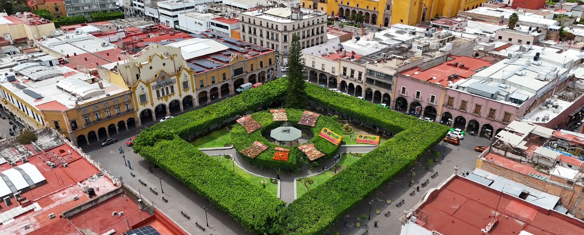 botanasmemin's tweet photo. La IA llevo a las Botanas Memín al Jardín Principal de Celaya!!!😱
#botanasmemin
#echatelabotanaconbotanasmemin https://t.co/cQm3nJ4ozv