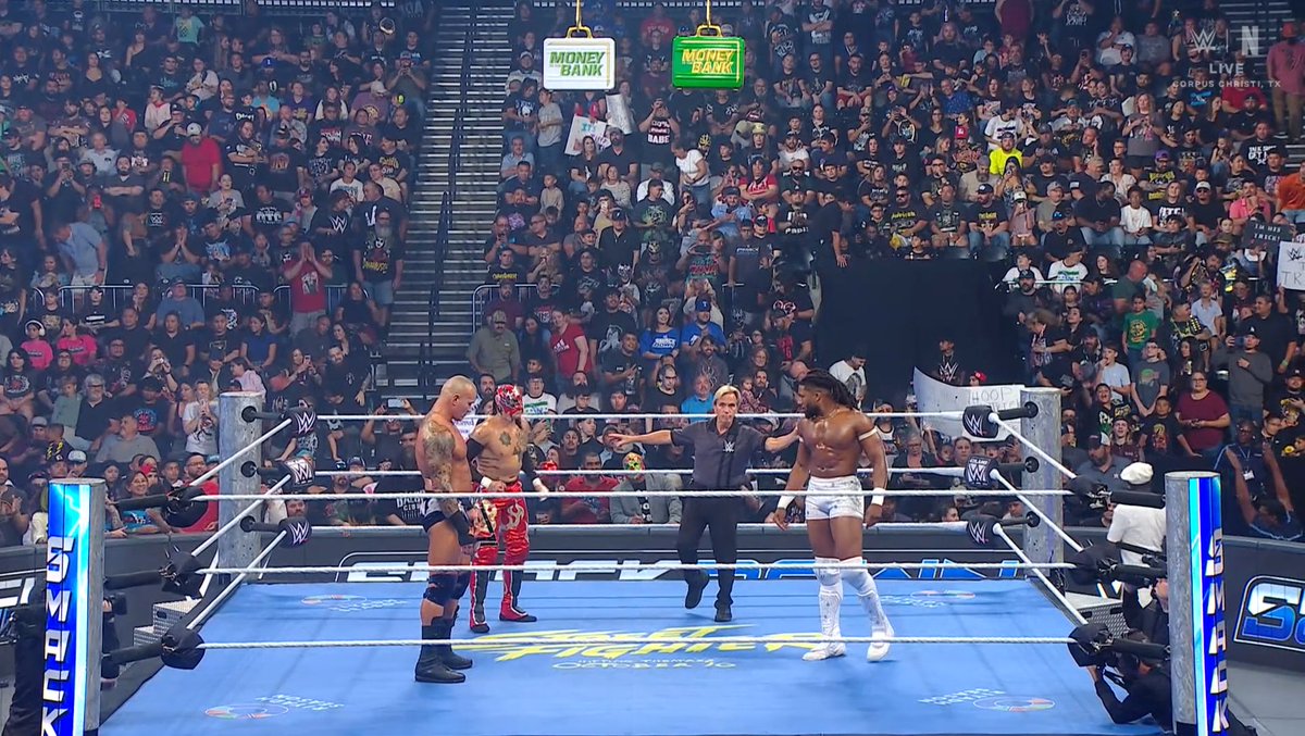 FalseFinishHQ's tweet photo. Randy Orton vs Rey Fénix vs Randy Orton in a MITB Qualifying Match #SmackDown https://t.co/51JFUMT3KV