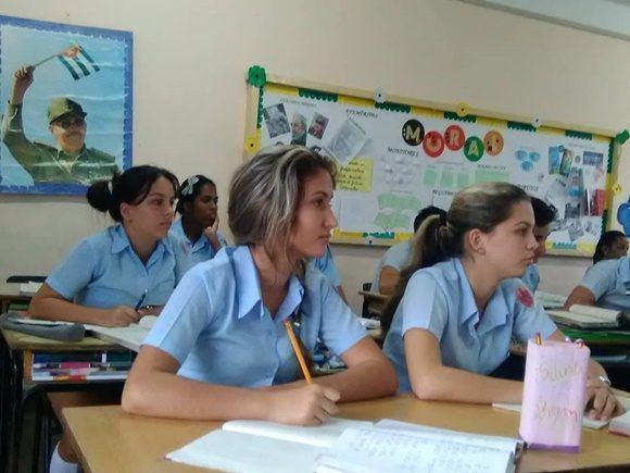 citmacamaguey's tweet photo. Logra alcanzar el 3er lugar nacional en el Centro de Desarrollo del Talento del IPVCE Máximo Gómez Báez: 38 medallas, 10 internacionales.
💪El reto este curso: superar estos resultados. #Camagüey 
 #IPVCE #TalentoCubano
#PorCamagueyTodo https://t.co/FnN9By5eol