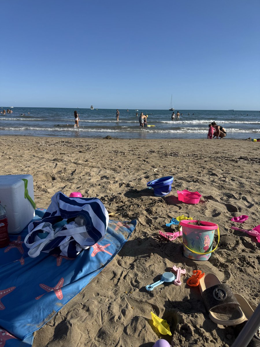 alisotoarbelaez's tweet photo. Y ver atrás y saber hasta donde nos ha traído la vida misma , ojalá esta nueva realidad no se nos vuelva paisaje .
Agradecer tanto por todo, agradecer siempre … https://t.co/Lh9zd21KDR