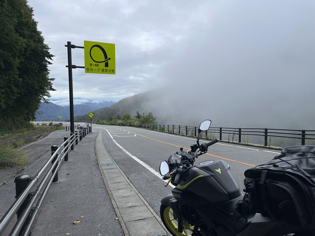 bikelike795's tweet photo. 大菩薩ラインへ🙌
奥多摩からここまでキリがすごかったけど、甲府方面は晴れ間が見えます😄 https://t.co/j1iaVTPSFg