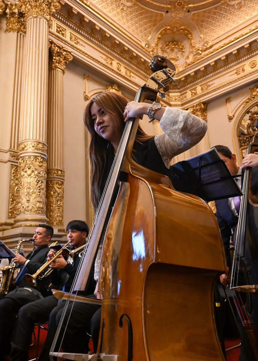 gerardomerinotw's tweet photo. LA ORQUESTA DEL BARRIO INTA HIZO HISTORIA EN EL COLÓN 🎻

La llegada de la Orquesta al Teatro Colón demuestra el valor de las políticas públicas que trascienden. Acompañar este proyecto de 25 años no es solo apostar al arte, es garantizar espacios de contención, disciplina y desarrollo para nuestros jóvenes.

La cultura es una herramienta real de integración y seguridad social. Ver a las familias reunidas en el Gimnasio Municipal N°1 siguiendo el concierto en vivo confirma la importancia de sostener y potenciar estos espacios en la comunidad. Un gran hito para Trelew.