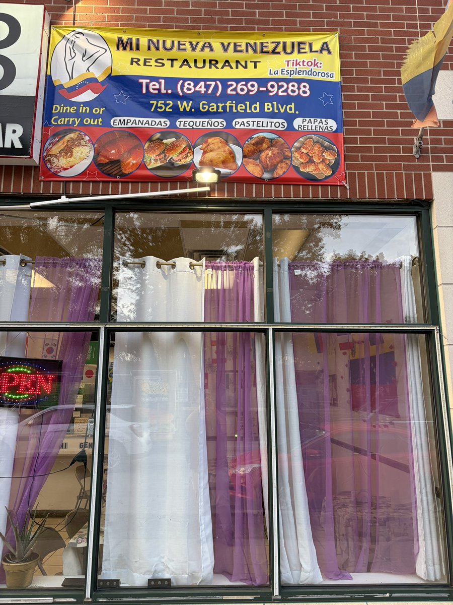 mrstealyourwig1's tweet photo. Mi Nueva Venezuela at 752 W. Garfield Blvd.

The Johnson and Lightfoot administrations, along with the sellout Black aldermen and alderwomen, let Venezuelans move into our communities and set up businesses like people from every other foreign country…

Meanwhile, we’re getting book bags, crayons, and fried chicken to keep voting them back into office.

And Jeanette did all of this… and Wadsworth Elementary School in Woodlawn was still turned into a temporary migrant shelter, disrupting that entire community, including the seniors living directly across from the shelter.

It’s giving mental illness, Black Chicago.

Both Jeanette and Stephanie need to step down.