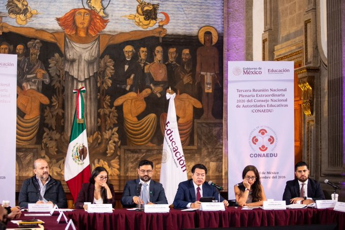 atiemponot's tweet photo. 📱 #ATiempo Autoridades educativas acordaron por unanimidad regular el uso de celulares en las aulas.
La medida irá acompañada de “El ABC de las Emociones” y más de 16 millones de guías para estudiantes, familias y docentes. #Educación #CONAEDU https://t.co/aMI92w9PE7
