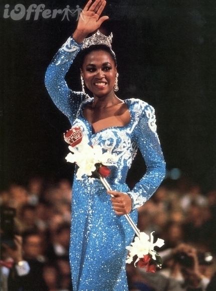 blkhistguardian's tweet photo. 👑She was the only Black contestant in the Miss America pageant in 1990, and she won!🌹 Marjorie Vincent made history by becoming the first Miss America with Haitian heritage. 🇭🇹 https://t.co/WvfLdB1576 https://t.co/xDNzWVkKbu