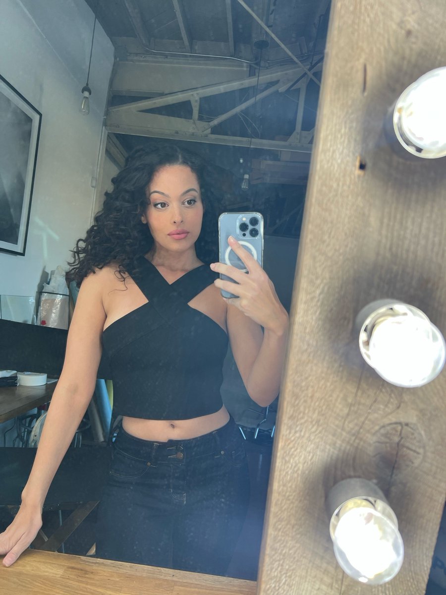 iamAshleyDoris's tweet photo. Awesome things are comingg!! Stay tunned for more💗 https://t.co/2kHQqfoiy5