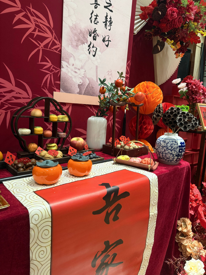 mothh864245's tweet photo. Midnight bell rings, lanterns glow—Lunar New Year’s here, let’s cheers to fresh starts u0026 sweet luck! https://t.co/Krcb1JourL