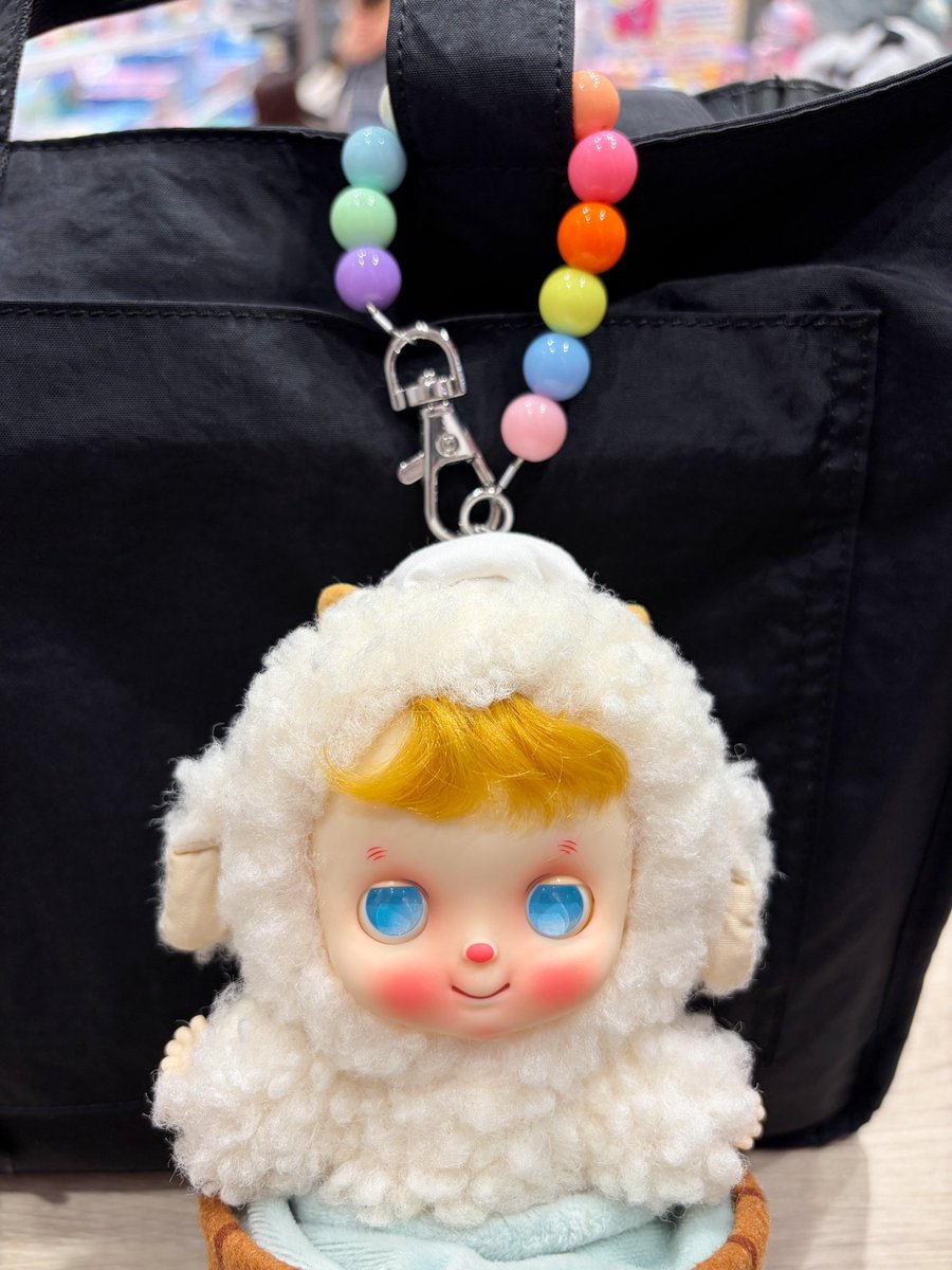 toptoy_minami's tweet photo. 🍎新商品🍎
NEWキャラクター
Basaka(バサカ)の商品が入荷しました🎉
ガラス玉のような目に
ピンクのほっぺがとっても可愛い🥺💞
目は可動式なので
さまざまな表情を楽しめます👀✨
カラフルなチャームも嬉しい🌈
お迎えお待ちしております🎶
#TOPTOY #心斎橋パルコ #Basaka https://t.co/sRPUiWjgml