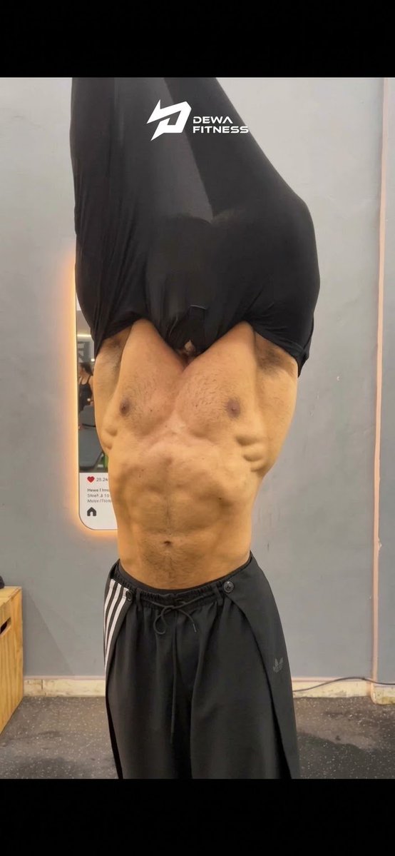 GembulMatchaa1's tweet photo. Liat bapak bapak berotot, buka baju bikin aahh berimajinasi ngworship badannya 💦 https://t.co/VXULqNazek