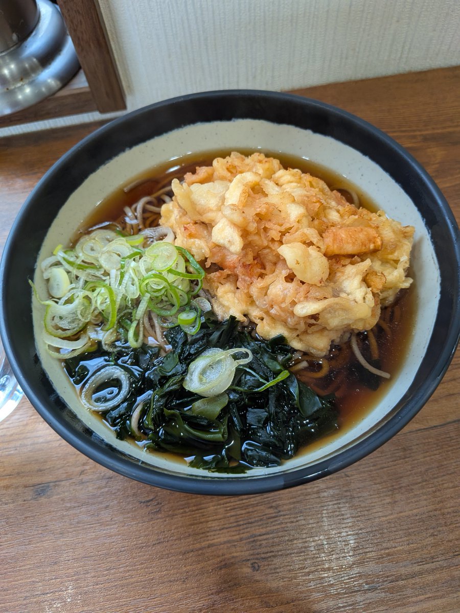 aim_moppy's tweet photo. おはようございます★
シルバーウィーク初日は
環七南交��点のよりみちさんで朝食
なんとげそ天そばが有るそうで
迷わ��注文！久しぶりのげそ天は限定メニュー
ぷりっとしてて美味しかったです
元気に出勤
本日も宜しくお願いします★
今朝から新現場、等々力8丁目内覧会開催です！
＃朝の挨拶 https://t.co/2jx81xC9mK