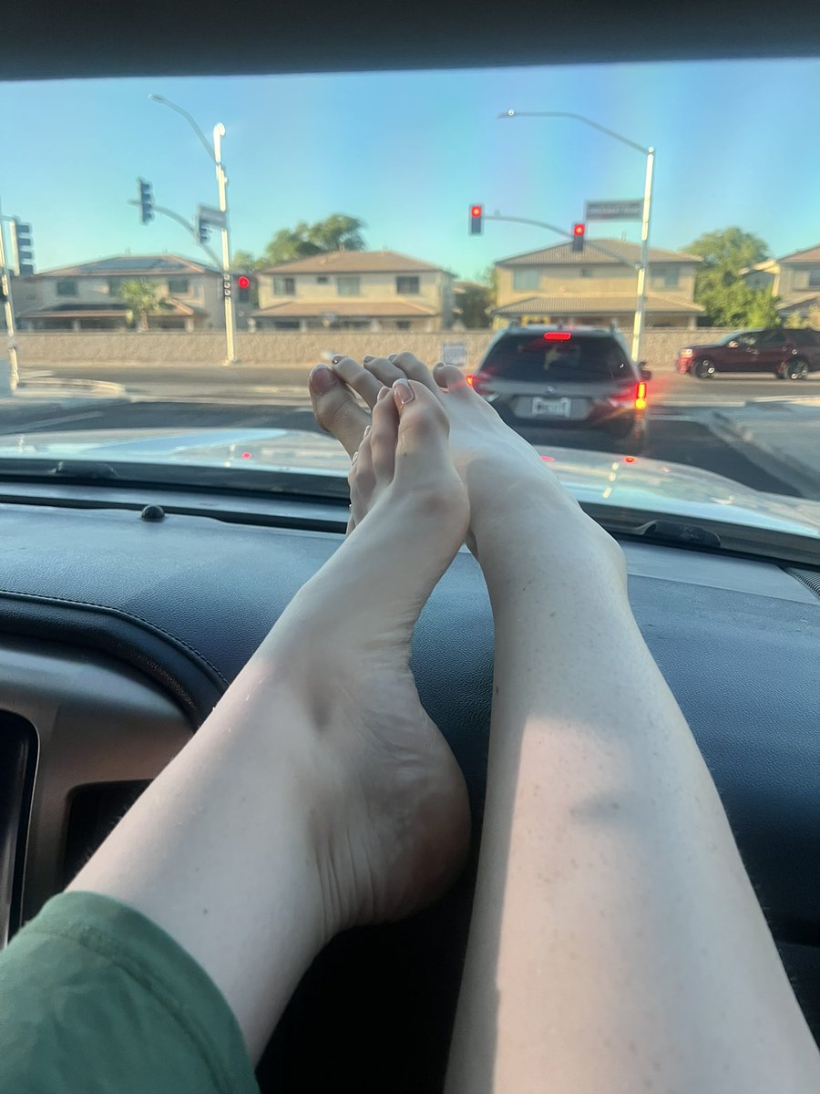 AlexTheAmazon's tweet photo. Passenger princess 🥰✨👣 https://t.co/VNuQaMtmEy