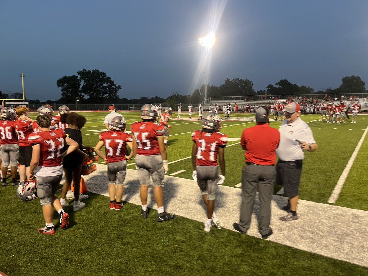 JonLieberMedia's tweet photo. Football Friday Night at Mexico🏈

The Bulldogs lead Marshall 14-0 in the 2nd quarter.

@mexicohssports @MOwlAthletics https://t.co/zkY0r2jiqe