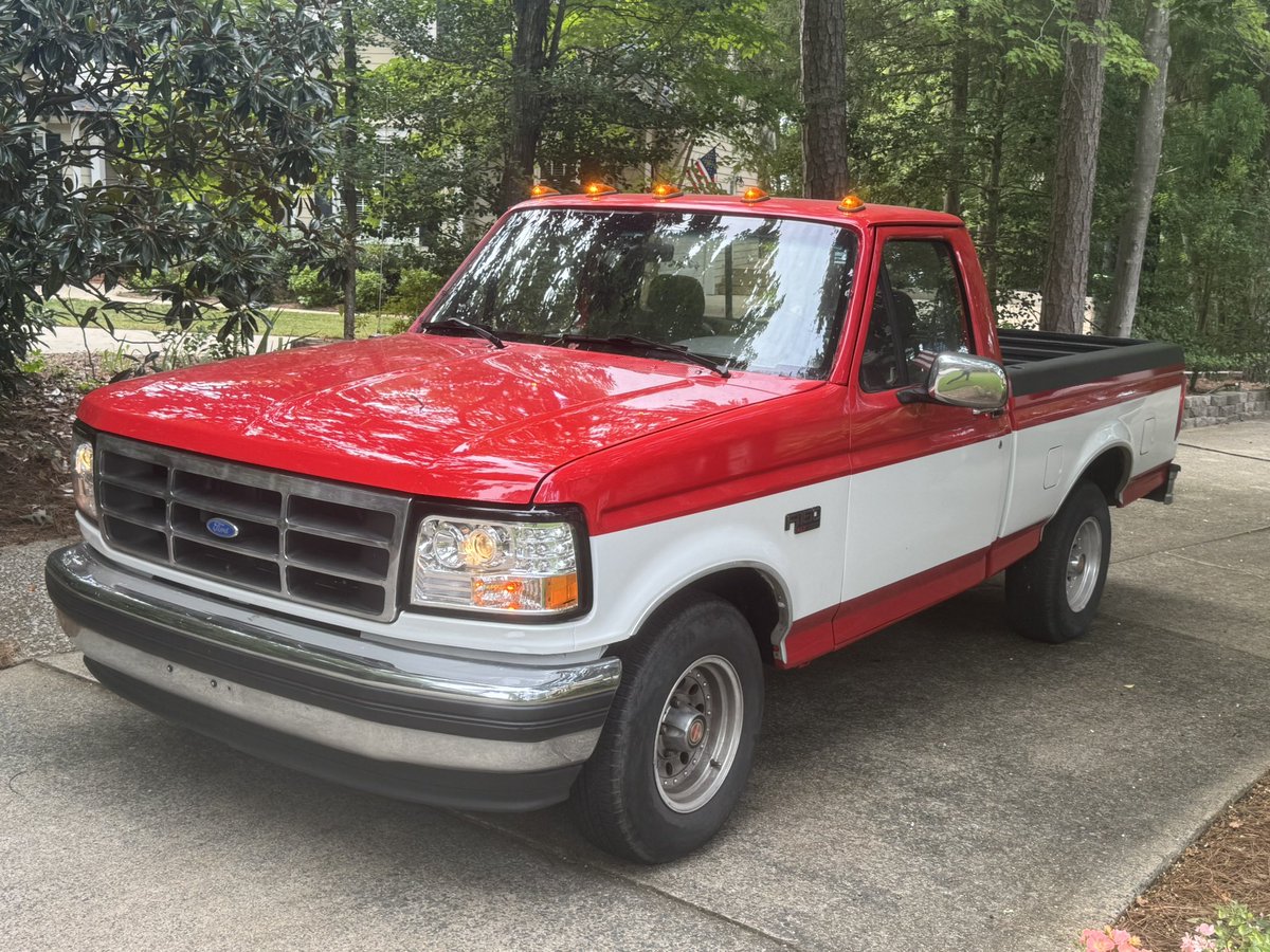 AGuessCPA's tweet photo. Thought I’d share my restoration of a 1993 Ford F150 XLT . https://t.co/maDmYDC8Cu
