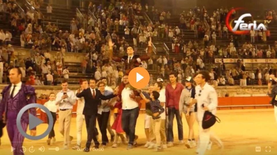 FeriaTV's tweet photo. VIDEO. Nîmes. Roca Rey en consul de la Corrida Carmen https://t.co/EbIe5rXum4 https://t.co/7T2Xzt9oNQ