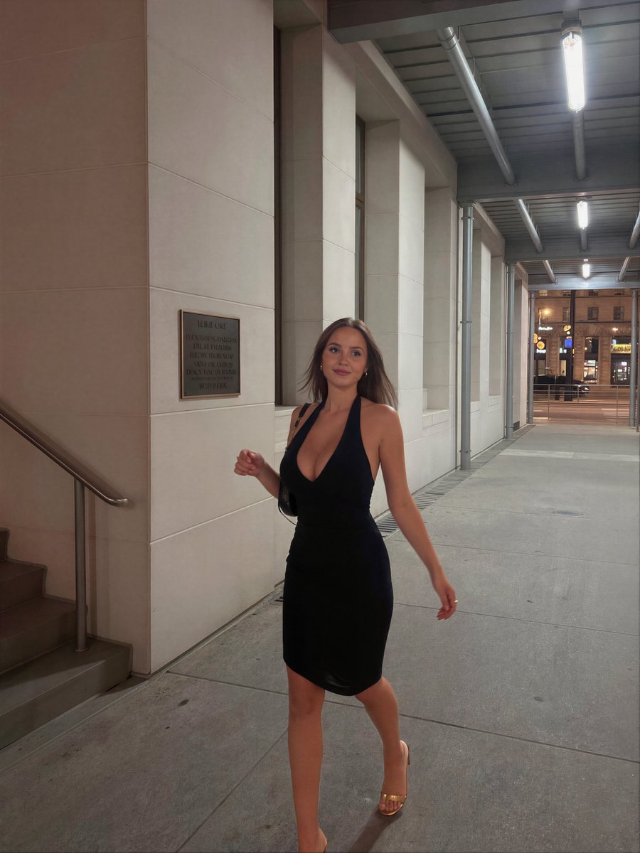 lucypie_xo's tweet photo. Would you go on a date with me? https://t.co/Q2uF0q889I
