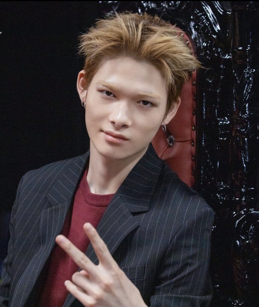 EN_201030's tweet photo. “BloodDiary”終わって残念😢

ビハインド写真良き♪
ニキの正面の顔好きの私としては、こんな正面顔トレカ切望‼︎
いつもニキのお気に入り角度だから…たまには…🙏

#ENHYPEN #NI_KI #TheBloodDiary https://t.co/xZFY1kI4AG