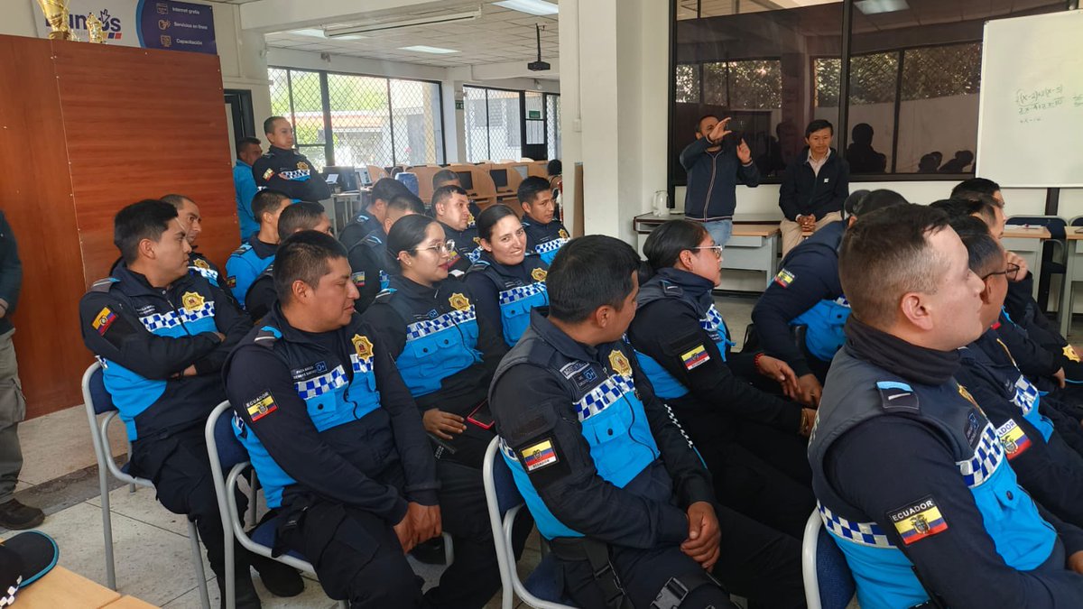 fabiancodel's tweet photo. En Riobamba la capacitación permanente de Agentes de Control Municipal ya no es un curso aislado, es parte del modelo de la Alcaldía. La preparación continua en normativa legal, derechos humanos, y relaciones públicas hacen de nuestros agentes más doctrinarios y efectivos para brindar un servicio a la ciudadanía somos el @MuniRiobamba . @johnvinueza