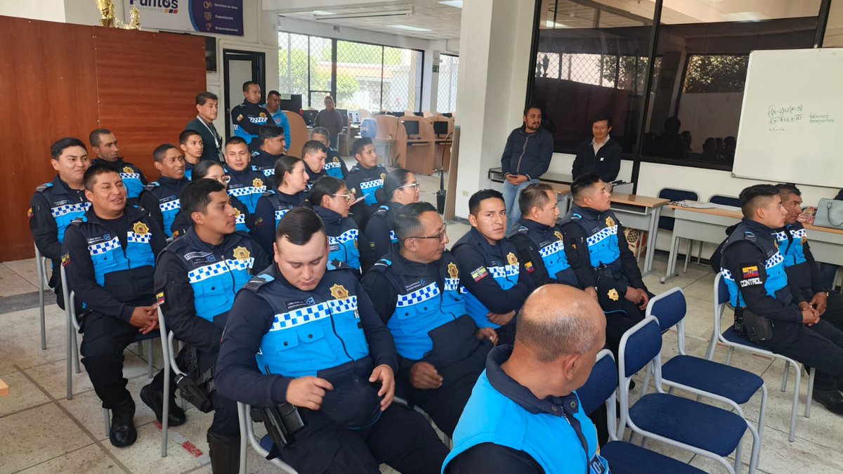 fabiancodel's tweet photo. En Riobamba la capacitación permanente de Agentes de Control Municipal ya no es un curso aislado, es parte del modelo de la Alcaldía. La preparación continua en normativa legal, derechos humanos, y relaciones públicas hacen de nuestros agentes más doctrinarios y efectivos para brindar un servicio a la ciudadanía somos el @MuniRiobamba . @johnvinueza