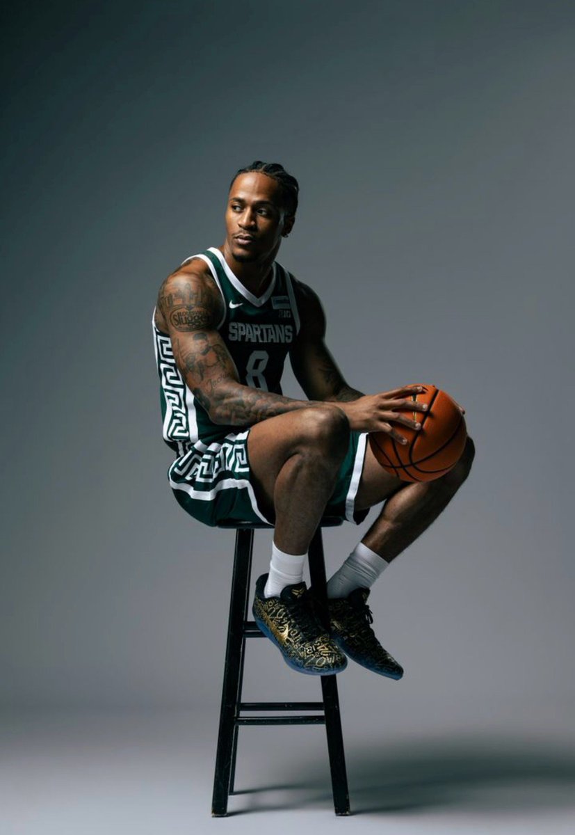vrglen01's tweet photo. It's go time 8!! #GoGreen #MSU https://t.co/Dg9VQx0xxJ