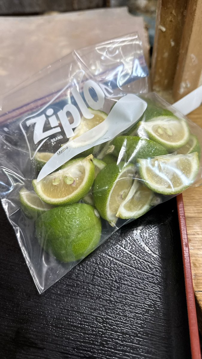 21_p_aimar's tweet photo. 今日のこげらは天ぷらが豪華なラインナップとなっております。
尚、サービスで本日はカボスが乗るってさ https://t.co/p38SsApYy0
