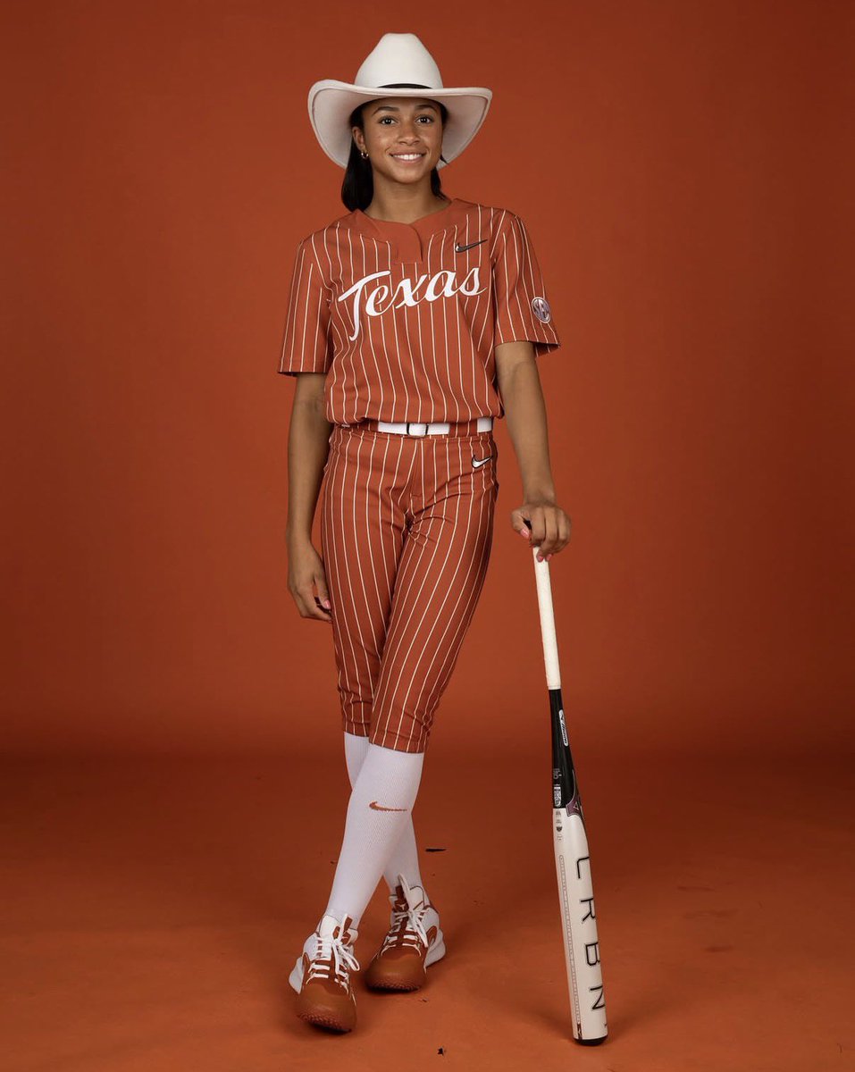 DiamondAddicts's tweet photo. WELLLL HOWDY LONGHORNS🤠

Michaela Landers is choosing Texas, I can tell

Elite arm strength? ✅

Range &amp; Glove? ✅

Speedster? ✅

Mature approach? ✅

Pitch recognition? ✅

Power hitter? ✅

Slapper? ✅

Texas just burned the entire class with this superstar😤

HOOOOOK EMMMM🤘🏼 https://t.co/n7t5bsRlIA
