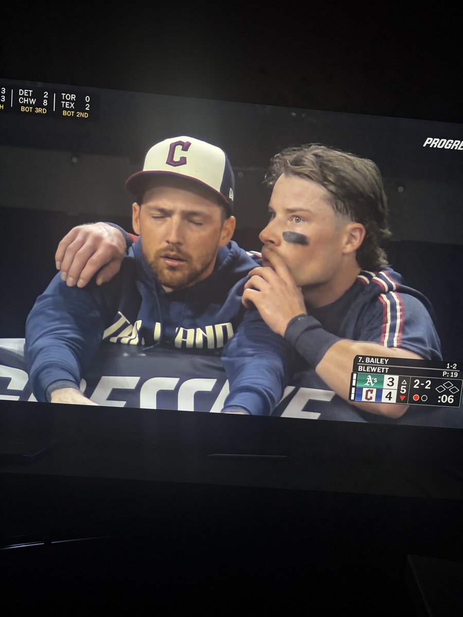 GuardBallCorner's tweet photo. Kings ❤️ https://t.co/YcwEfhQr3q