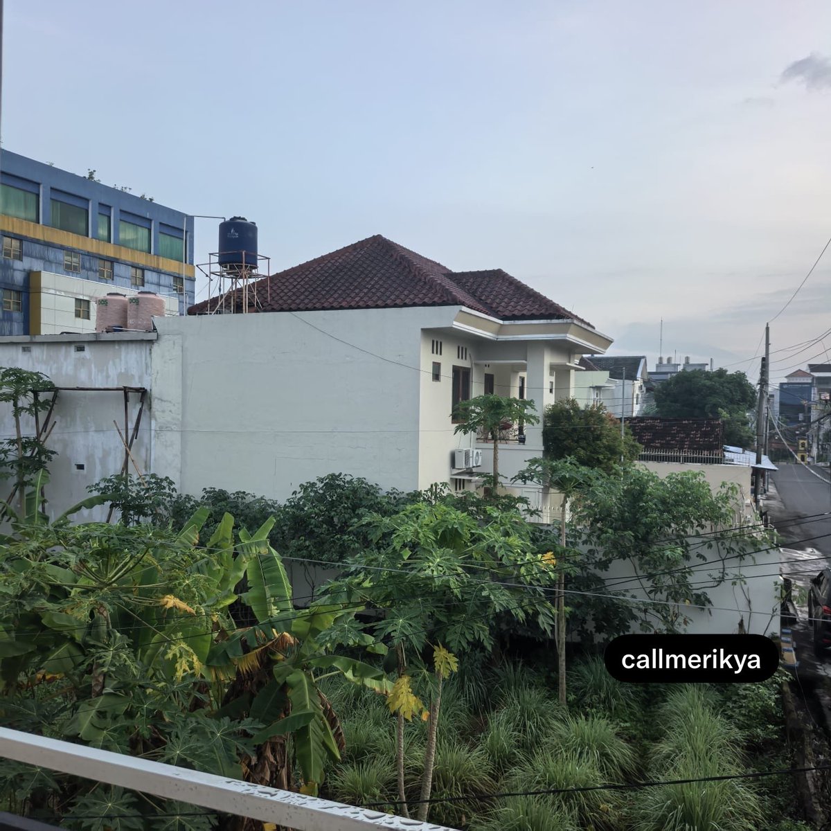 callmerikya's tweet photo. mendung lah https://t.co/7D40ilh4ry
