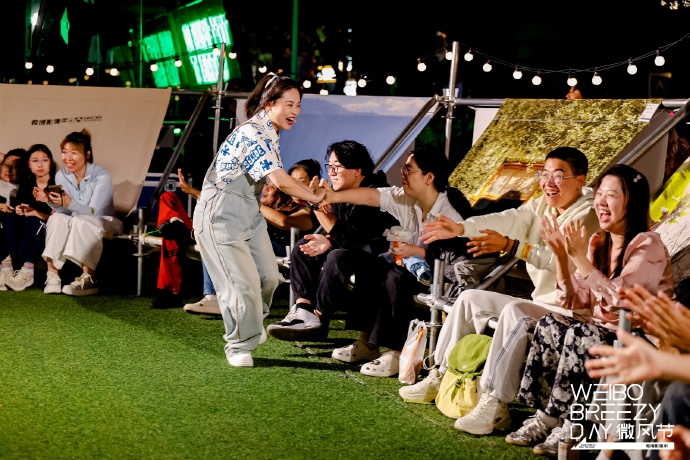 smitc134488's tweet photo. Just wrapped up the hottest new variety show taping! The performances, the hilarious moments, and the crew vibes are 10/10—can’t wait for the episode drop this Friday! https://t.co/uBRhvzCbad