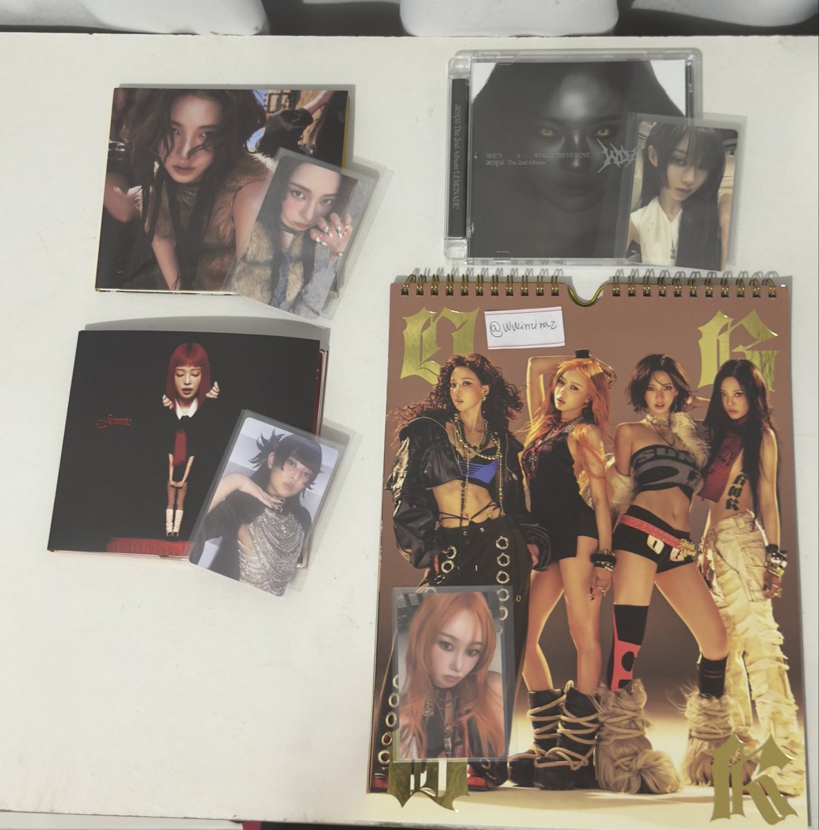 wwinrinaz's tweet photo. VENDO/VENDA ÁLBUNS COMPLETOS AESPA E JENNIE 

TODOS VALORES + FRETE CALCULADO SF

• DIRTY WORK; R$120 
• RICH MAN KARINA; R$65
• LEMONADE MUTANT NINGNING; R$80
• RUBY(faltando 1 pc); R$50

 mando vídeo DM
envio em 2 semanas
possuo feedbacks https://t.co/vT6mVH0IRN