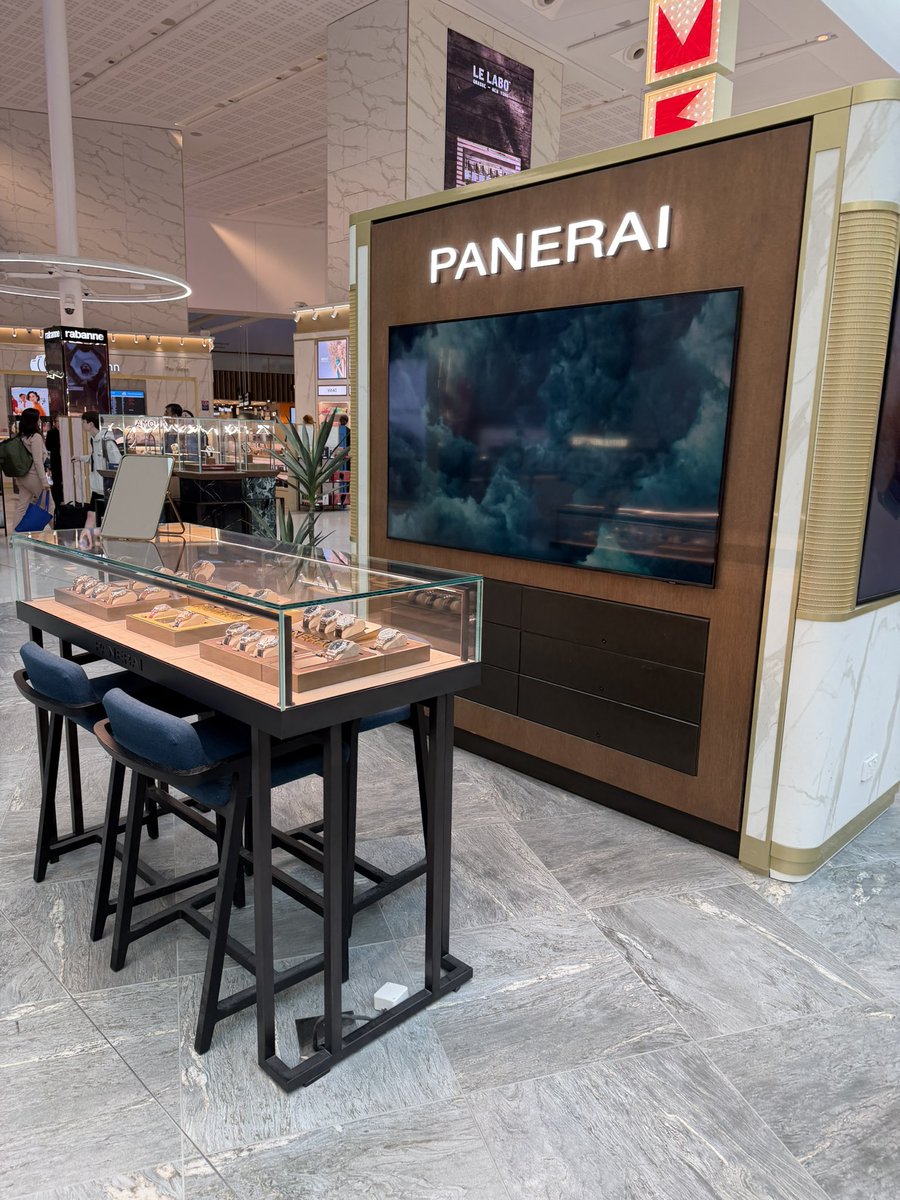 KT_875's tweet photo. シドニー空港にPANERAI https://t.co/zL6208wFdr