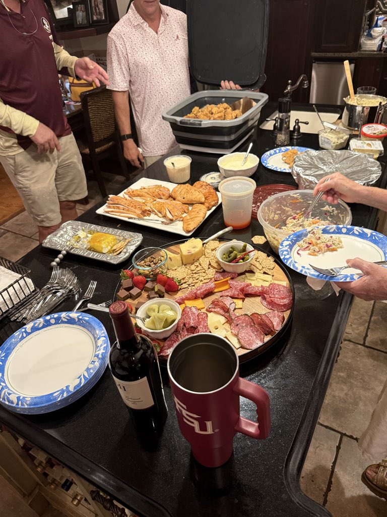 FsuSimon's tweet photo. #Deliciousness 🍢🍢 https://t.co/t9gOvZ3ffG