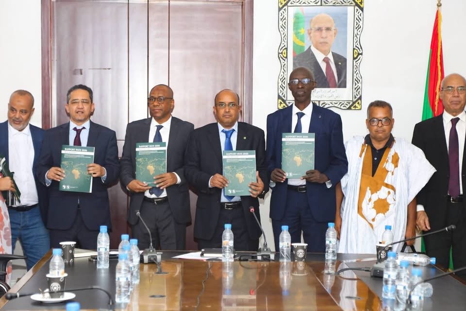 MohamedAhm_'s tweet photo. استعرضت وزارة الاقتصاد التقرير القطري للبنك الإفريقي للتنمية حول موريتانيا لعام 2026، خلال لقاء خُصص لمناقشة سبل تعبئة الموارد على نطاق واسع لتمويل التنمية، وتعزيز قدرة الاقتصاد الوطني على مواجهة التحديات في سياق عالمي متغير. #موريتانيا #التنمية https://t.co/05PjfXG02Z