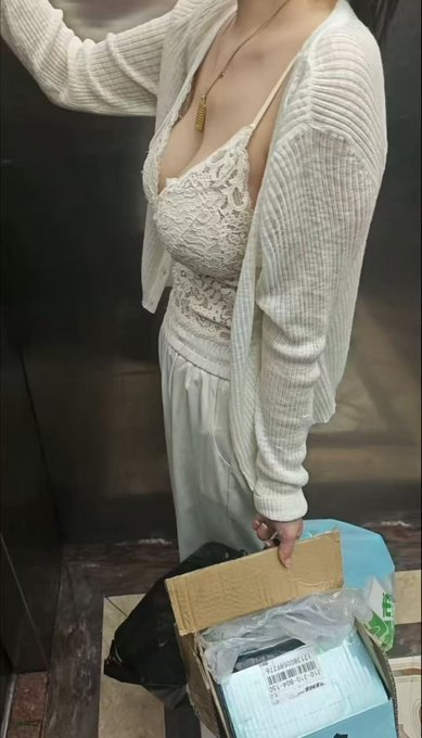 MarybethMalotte's tweet photo. 咋还有人跟俺家那口子似的 就巴望着我穿这么清凉 出门叫外头路人干咽口水呢 https://t.co/pIoOZELxOq