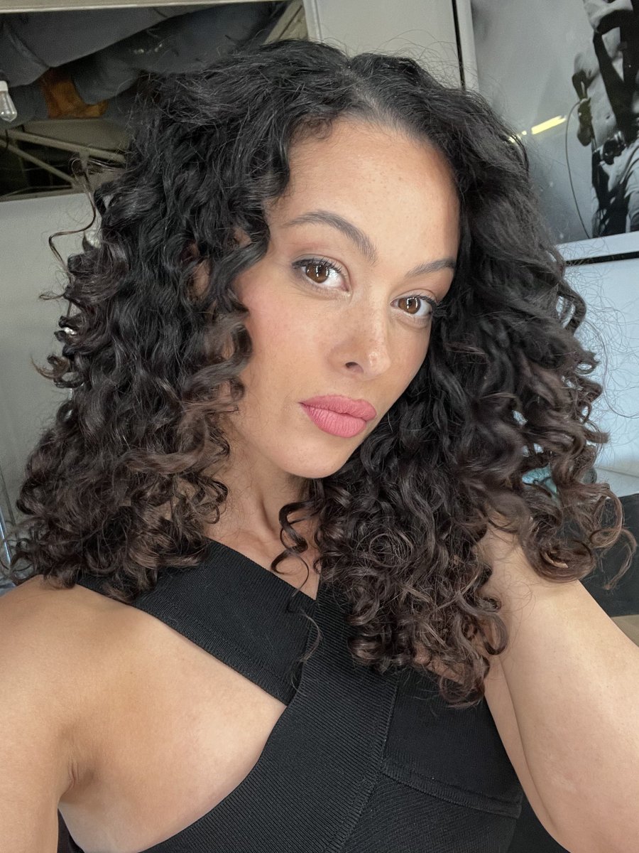 iamAshleyDoris's tweet photo. Curly or blowout?

-
#model #curly https://t.co/cyKtxR2S6U
