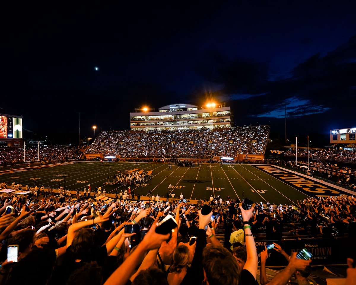 WakeFB's tweet photo. Deacon Nation showed out 🖤💛 https://t.co/HUiDxK8Ze7