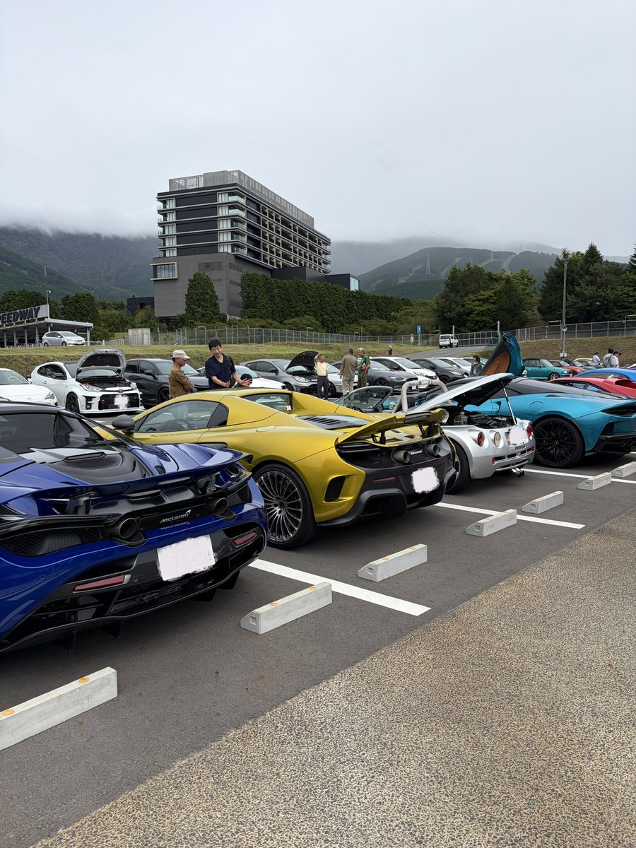 speedynuko's tweet photo. マクラーレントリオで来た。

#carsandcoffee https://t.co/DFhKHd0k3e