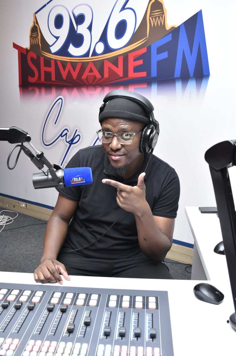 MasterVeeSA's tweet photo. It's not just any weekend, it's #936weekends. I'm holding it down for my brother @crg_soulscapes on #Soulscapes between 03:00-06:00

Let's enjoy the Musical Odyssey on the best Campus Radio Station, @TshwaneFm936 

https://t.co/hspammZnly https://t.co/mnQxLSUn5I