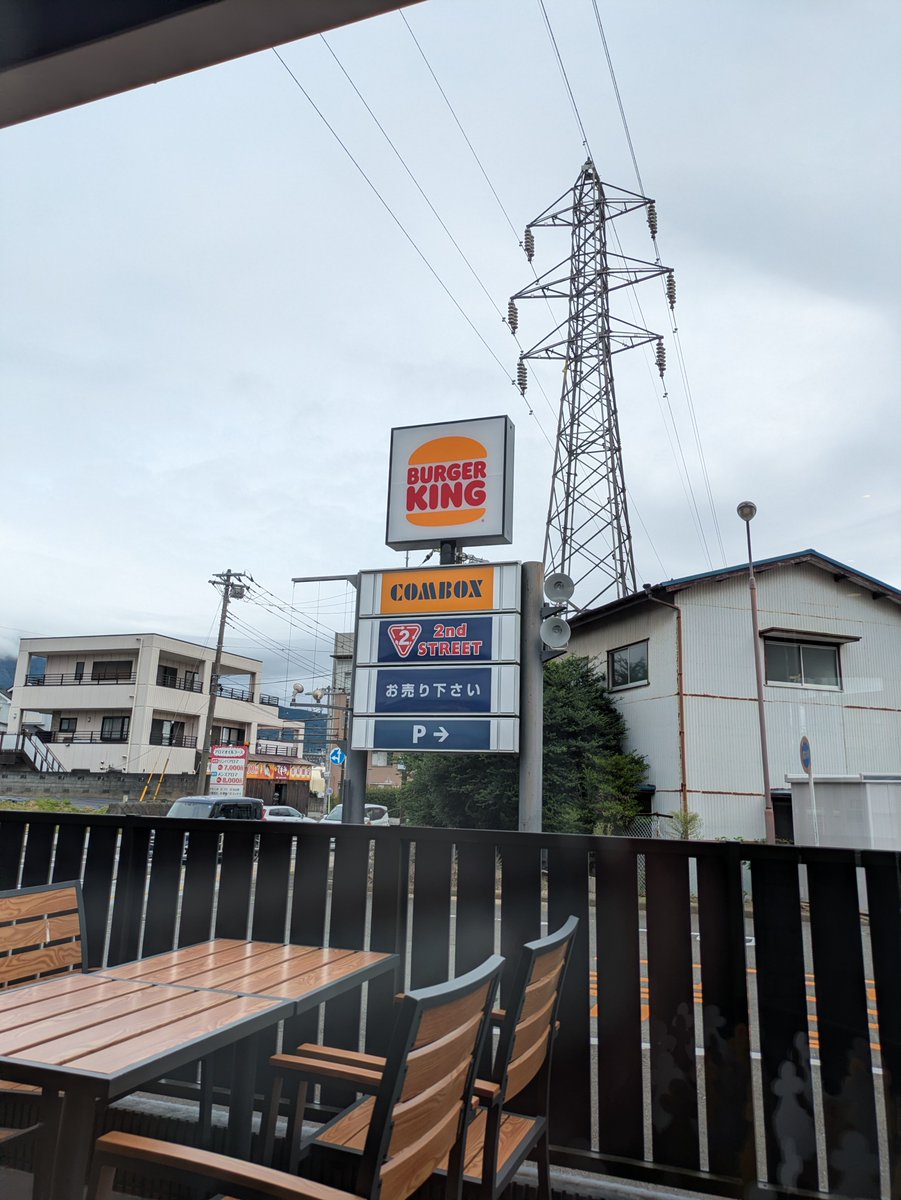 jakuma71's tweet photo. 新しくできたバガキン店内から、鉄塔 酒匂川線🤗 https://t.co/eDYFCVrtvM