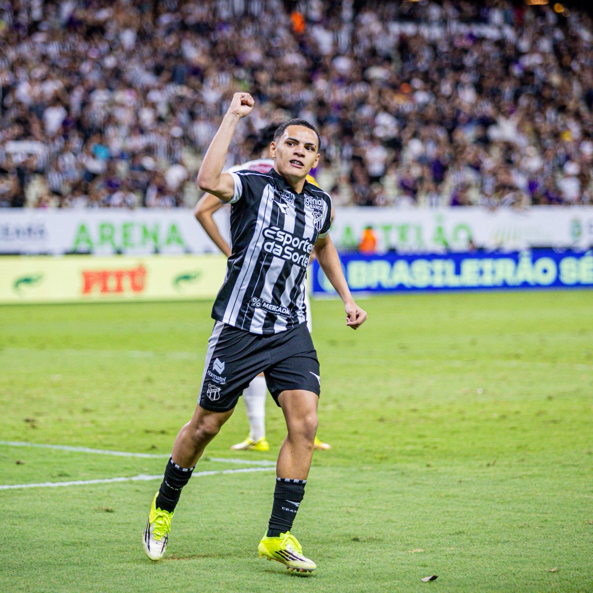 CearaSC's tweet photo. Melk marcou o gol de empate do Vozão! 💪

VAMOOOS! 🏁

📸 Felipe Santos / Ceará SC

#CearáSC https://t.co/F9caMcFvMc